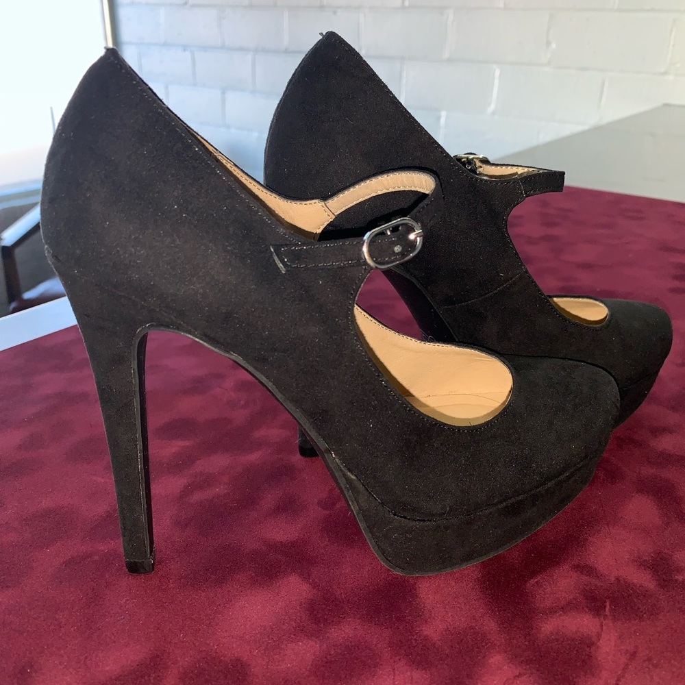 Black Chinese Laundry Pumps. Size 6